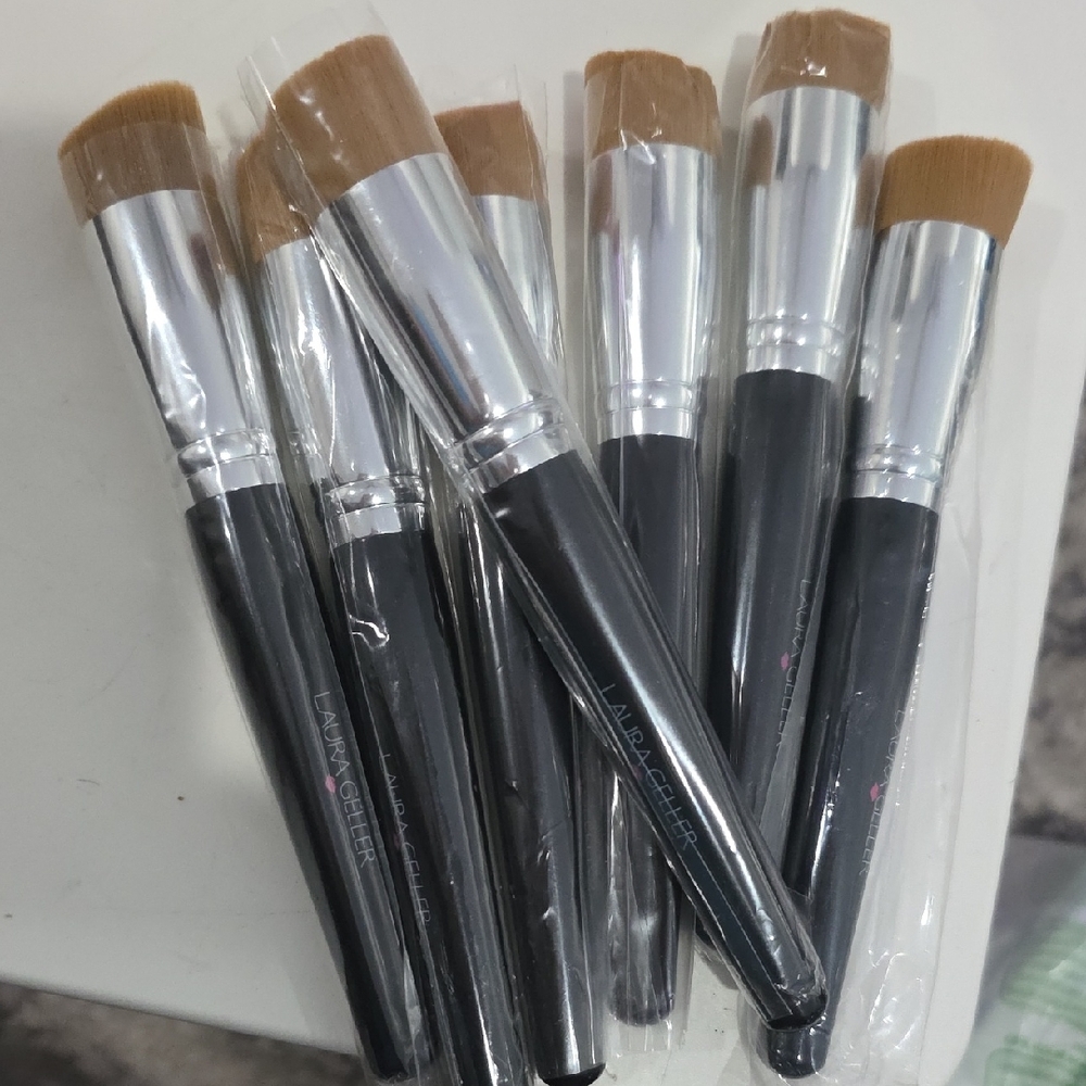 Laura Geller Makeup Brush Set Of 7 - Black and Silver